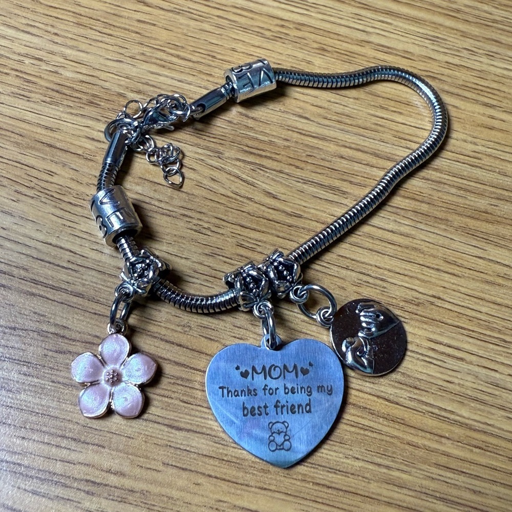 New Adjustable Mom Charm Bracelet – Teddy Bear & Flower Motif, Up to 10” - Picture 1 of 4